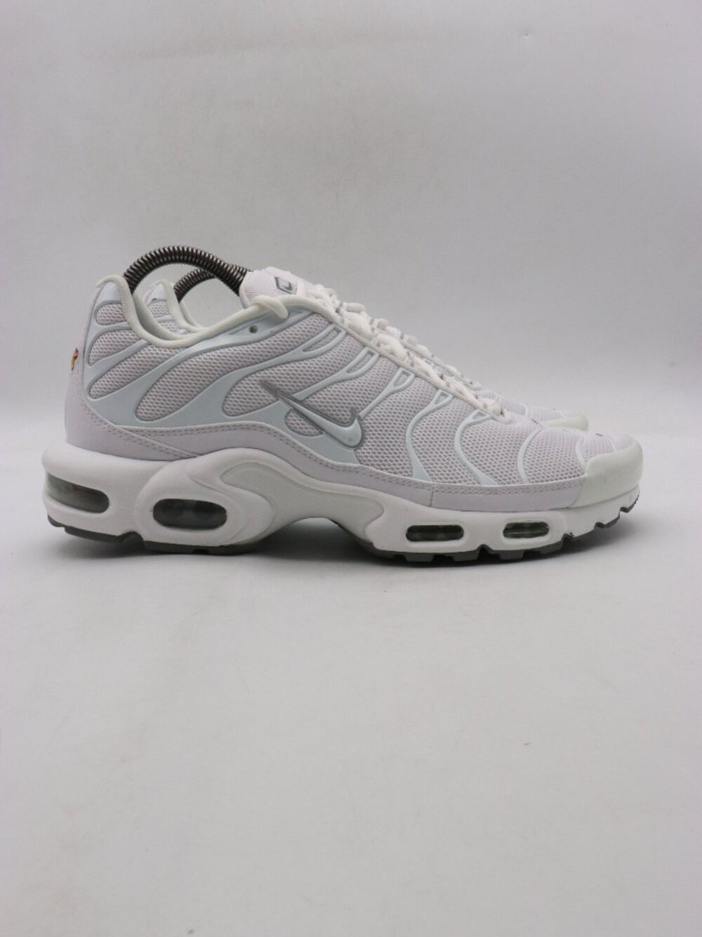 Nike Air Max Plus Men's Size 10 US White Black Cool Grey Sneakers 604133-139